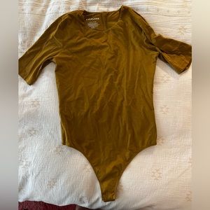 Everlane the Short-Sleeve crew neck bodysuit - medium